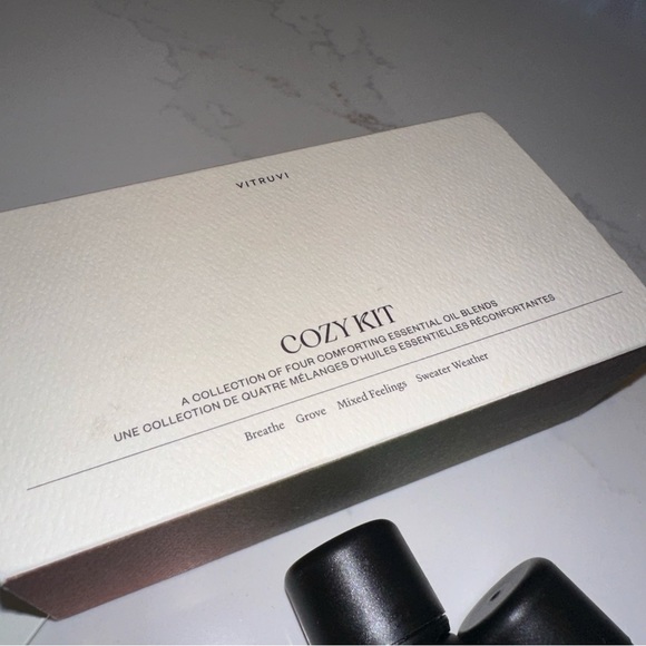 Set of 4 Vitruvi Cozy oils for diffuser. - Picture 3 of 4